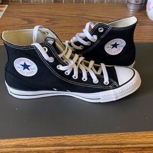Converse all star Chuck Taylors men’s size 11. Black and white classics.